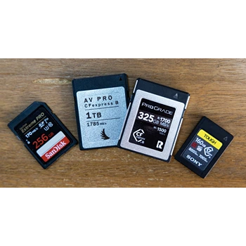 digital-camera-memory-card (15)-6602571-41456.webp